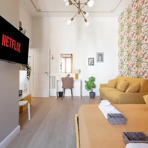 Appartamento Gemma House - 100mt To Metro Station, 2 En-suite Bathrooms Italia